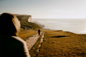 Faire une randonnée sur les falaises de Douvres